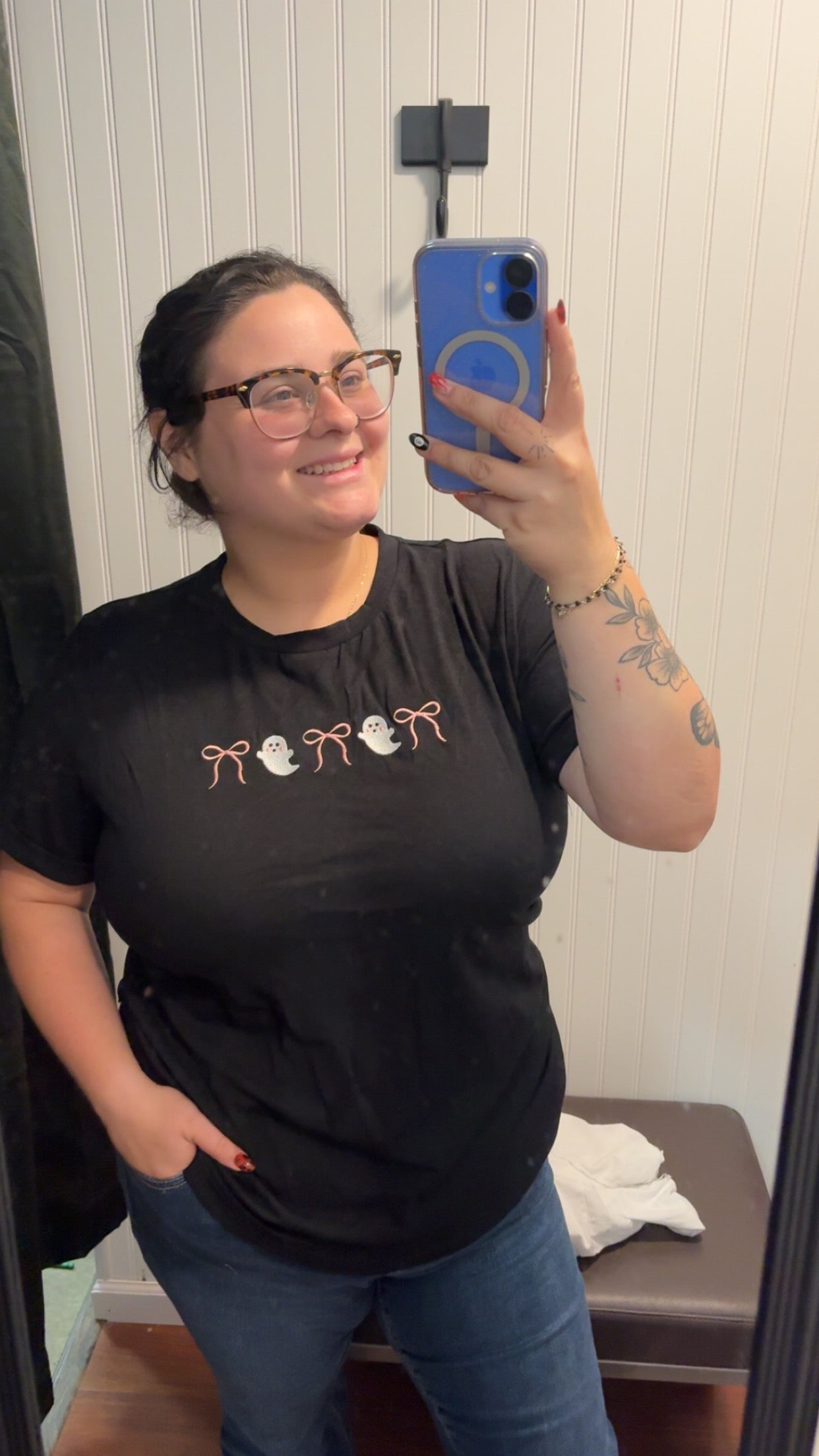 Ghostly bow Gal - embroidered tee