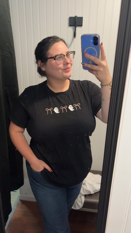Ghostly bow Gal - embroidered tee