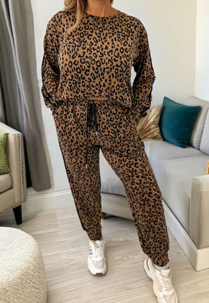 Wild Warmth - Leopard Jogger Set